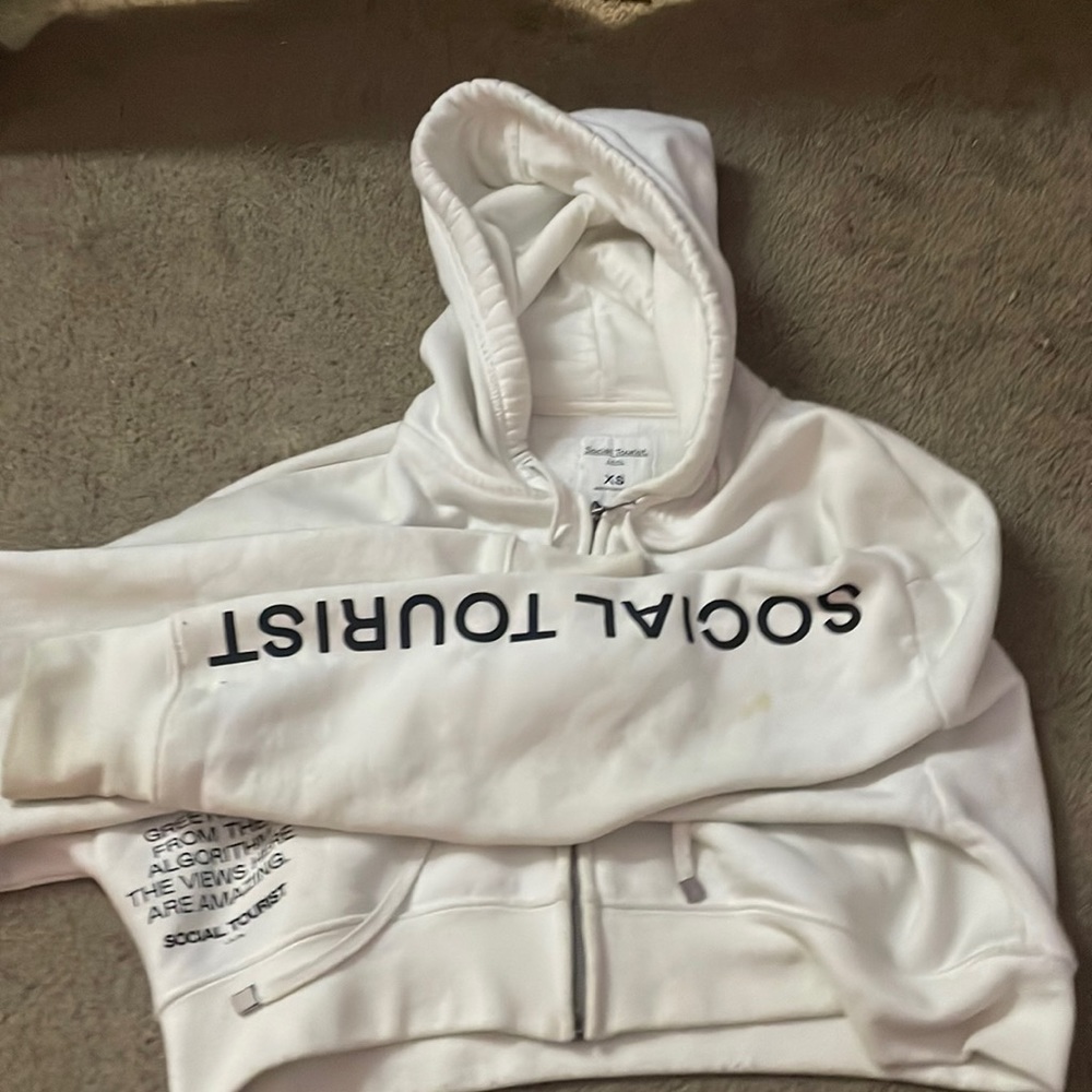 Social tourist, Hollister, Charli, D’Amelio zip up jacket little dirty